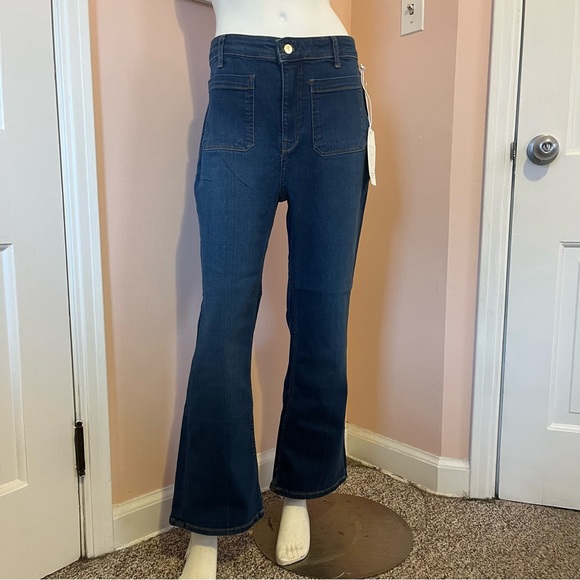 The Yaya Patch Pocket Mid-Rise Crop Flare Jeans by Pilcro - Picture 3 of 5